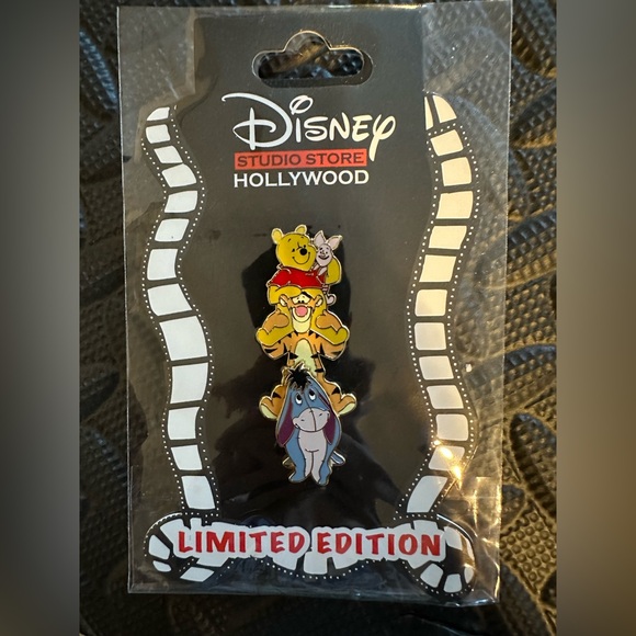 DSSH Winnie the Pooh and Friends Stack LE 500 Pin - Picture 1 of 1